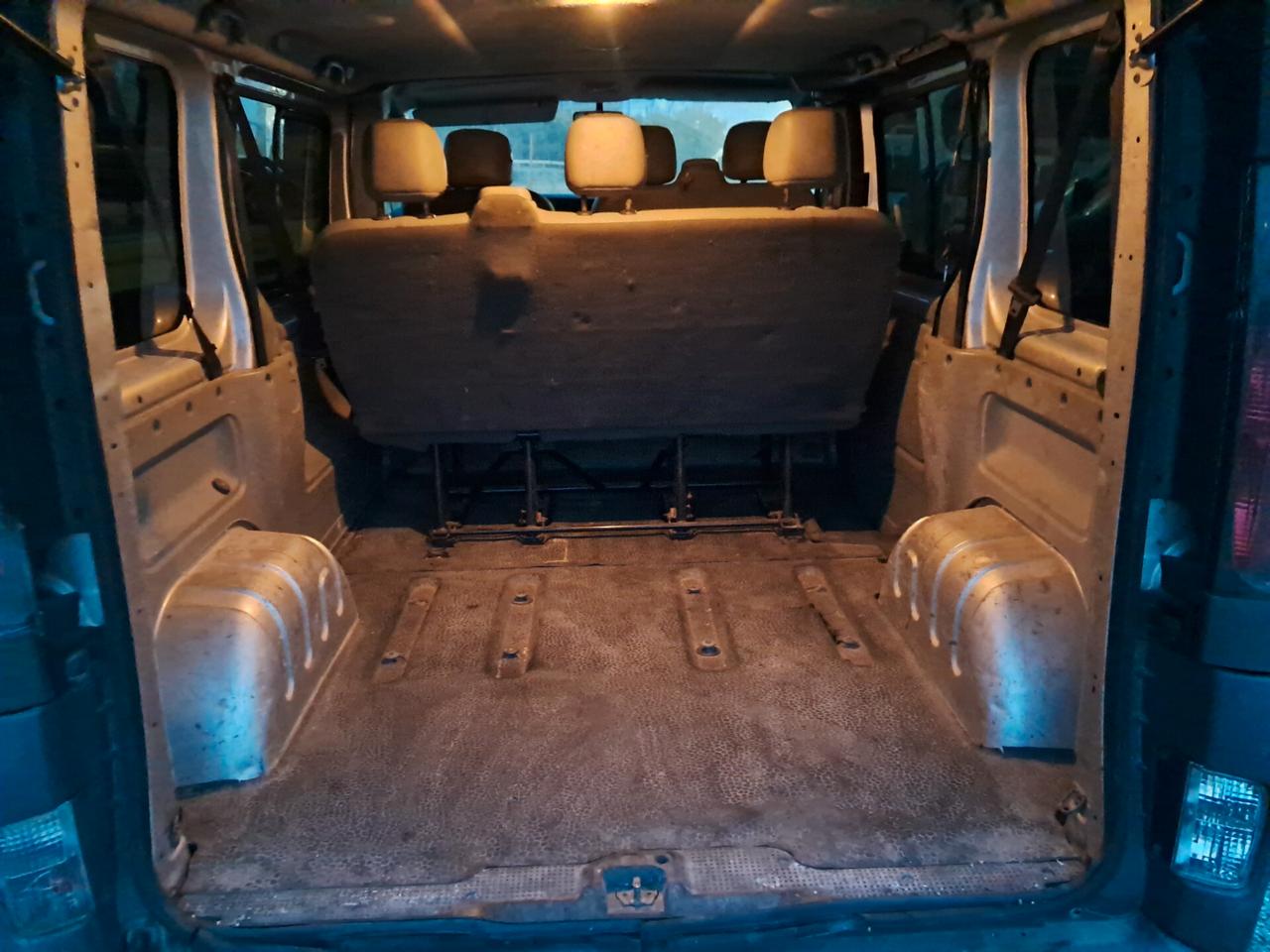 VIVARO 6 POSTI AUTOCARRO