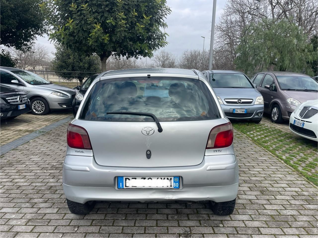 Toyota Yaris 1.0i 16V cat 5 porte Sol
