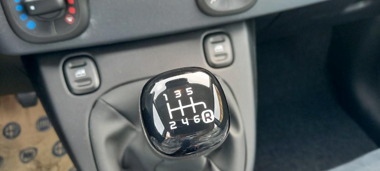 Fiat Panda cc. 1.000 Benzina-Elettrica (Ibrida) 70 CV. 5 Porte 5 Posti Euro 6ETEMP Temp KM. 0 Utilizzabile anche per i Neopatentati.