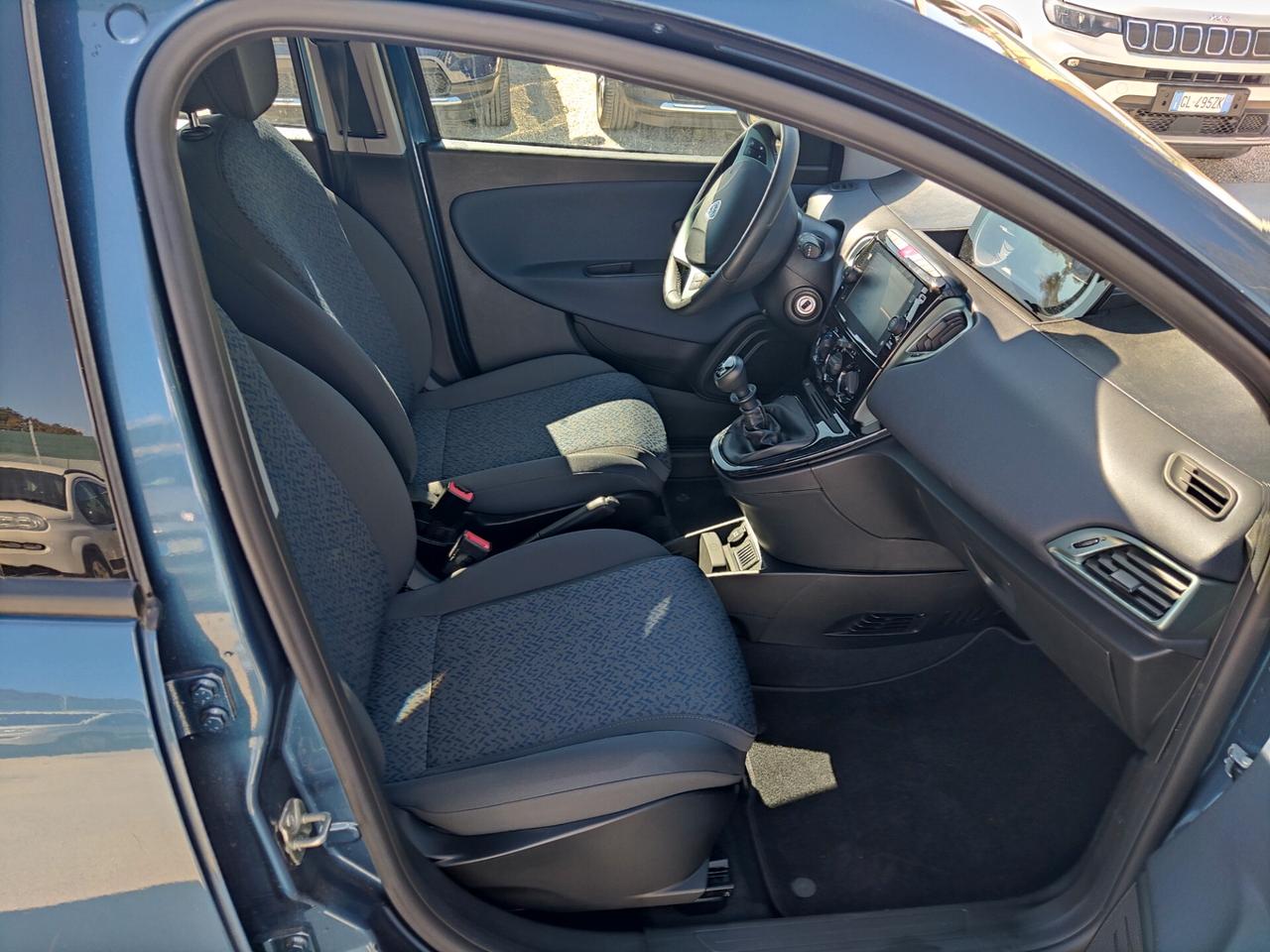 Lancia Ypsilon 1.0 FireFly 5 porte S&S Hybrid Gold