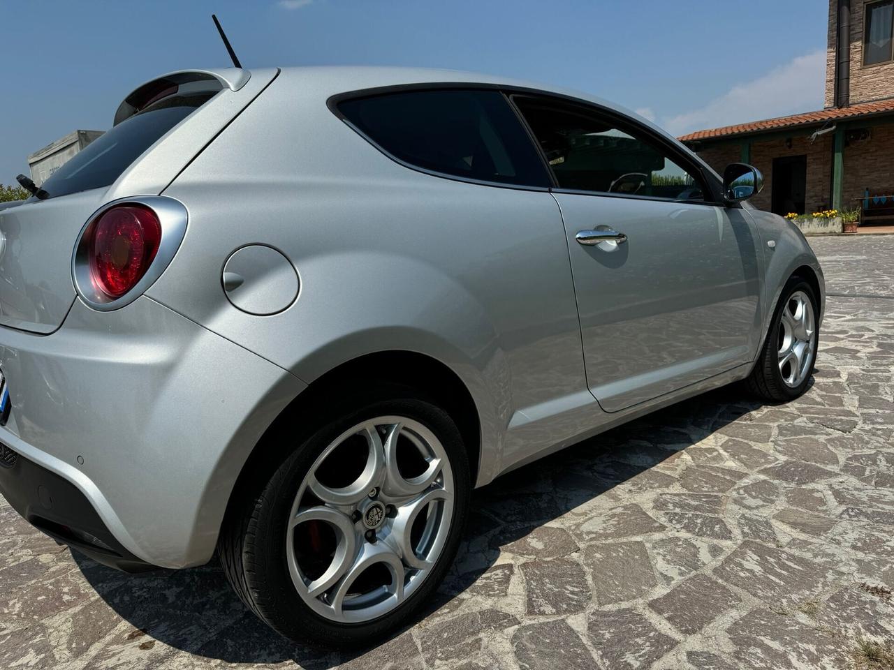 Alfa Romeo MiTo 1.6 JTDm-2 S&S Distinctive neopatentati