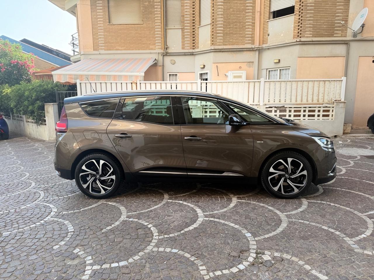 Renault Grand Scenic dCi 160 CV EDC Energy Initiale Paris
