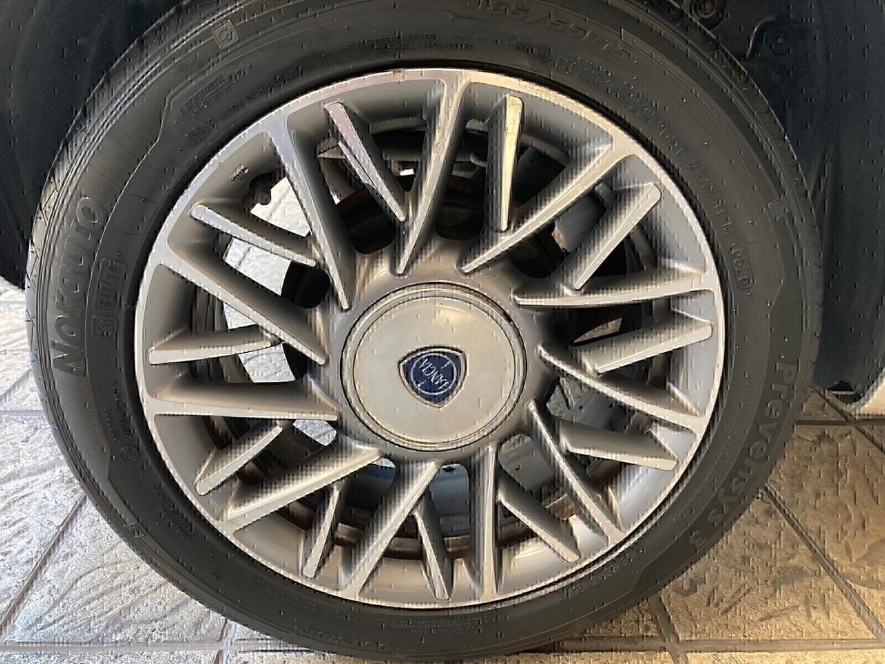 Lancia Ypsilon 1.3 MJT-X NEOPATENTATI-2013