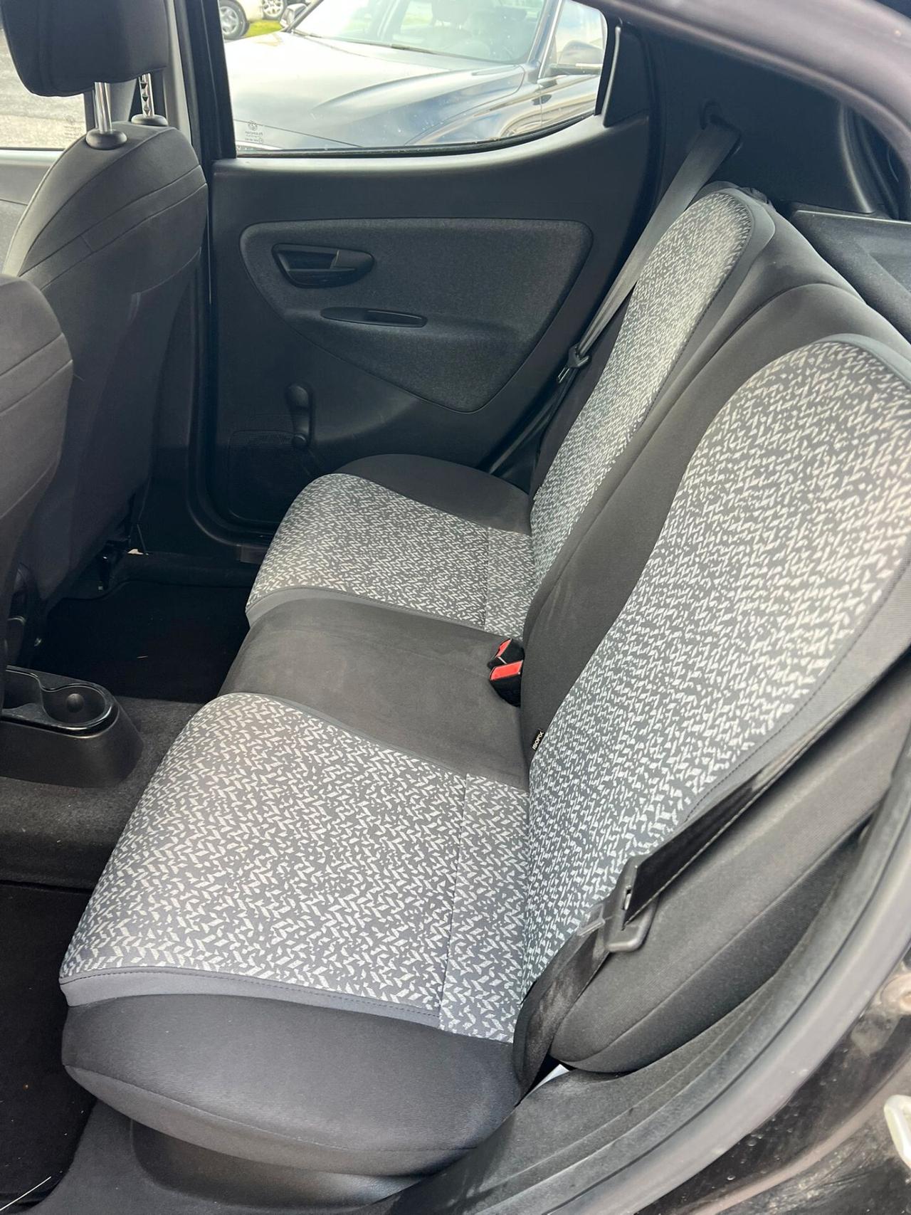 Lancia Ypsilon 1.0 FireFly 5 porte S&S Hybrid Ecochic