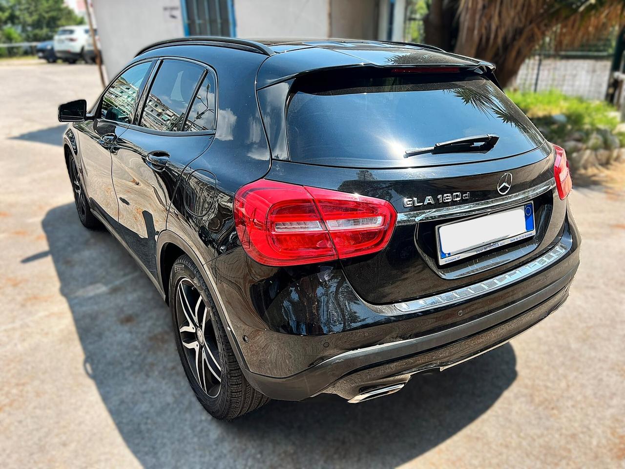 MERCEDES-BENZ GLA 180 d Automatic Premium - 2016