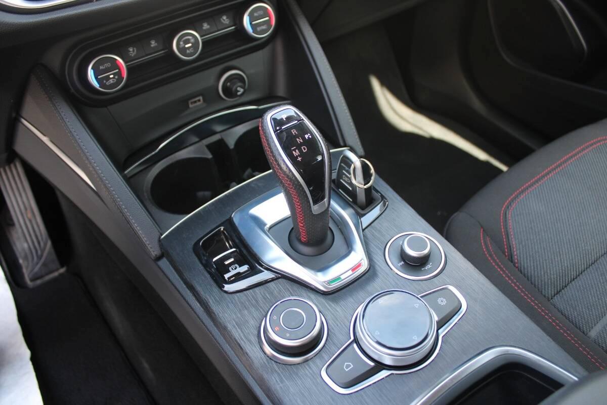 Alfa Romeo Stelvio 2.2 t Business rwd 160cv auto CON NAVI E CARPLAY