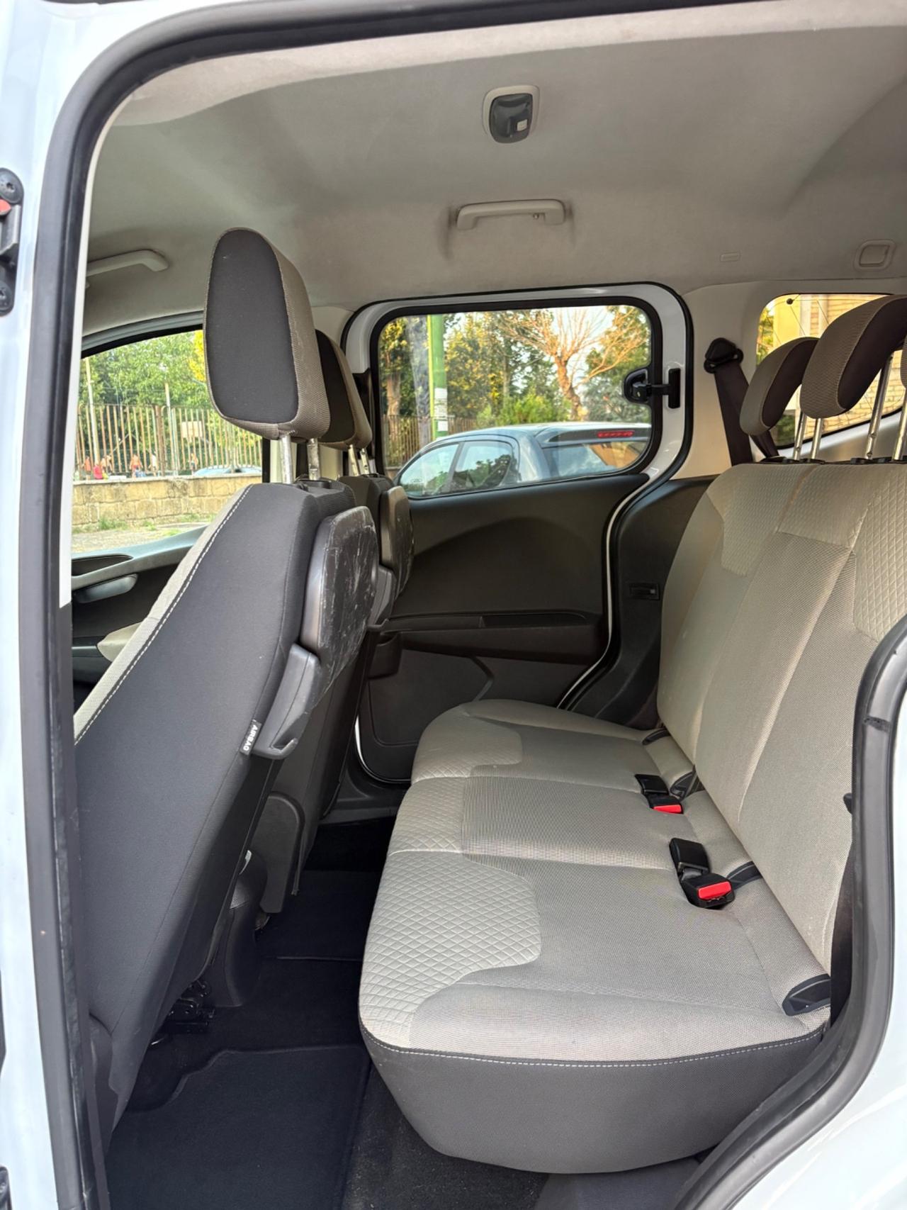 Ford Tourneo Courier 1.5 TDCI 75 CV 5 posti