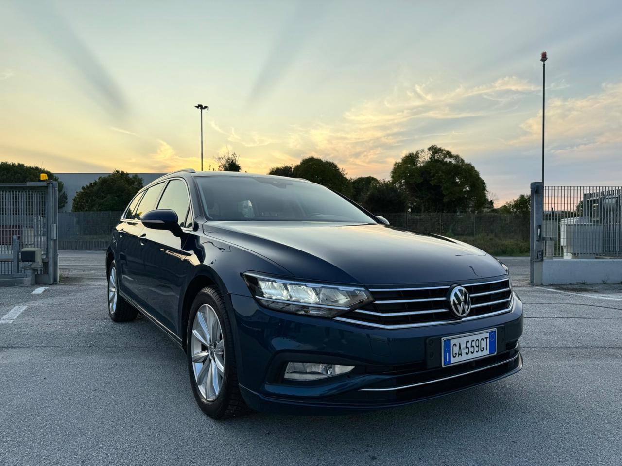 VOLKSWAGEN PASSAT 1.6 Tdi EVO Dsg - Led Navi