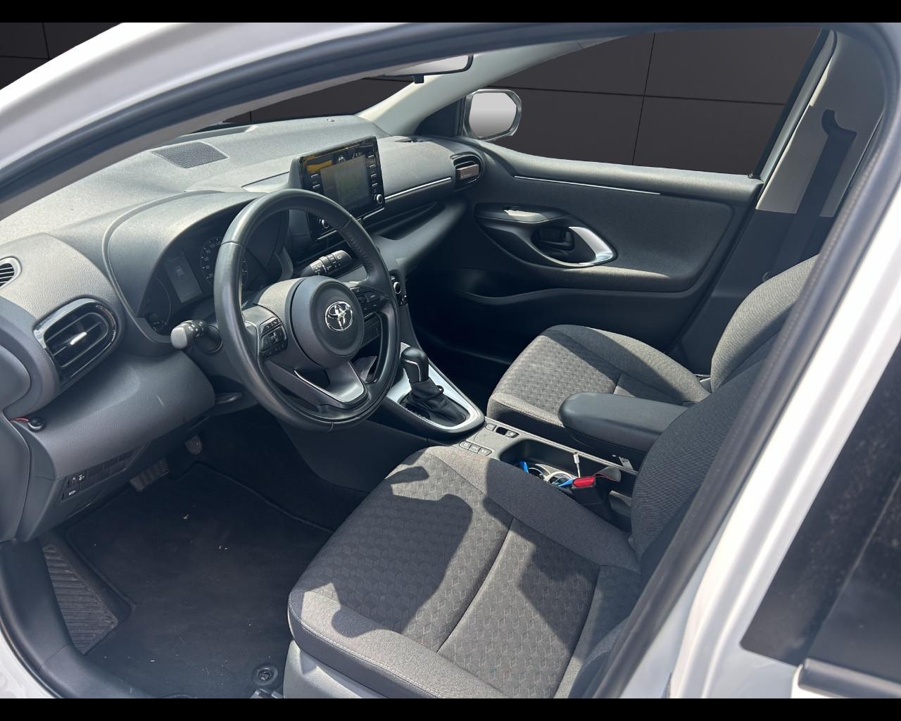 TOYOTA Yaris 4ª serie - Yaris 1.5 Hybrid 5 porte Trend