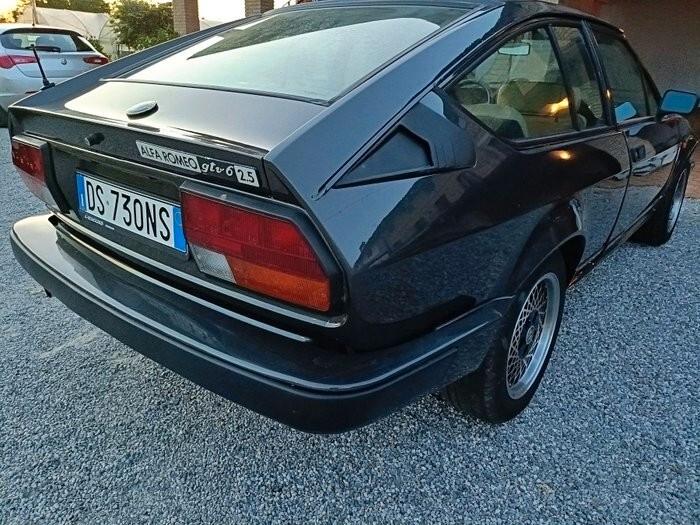 Alfa Romeo Alfetta 2.5 V6 Busso