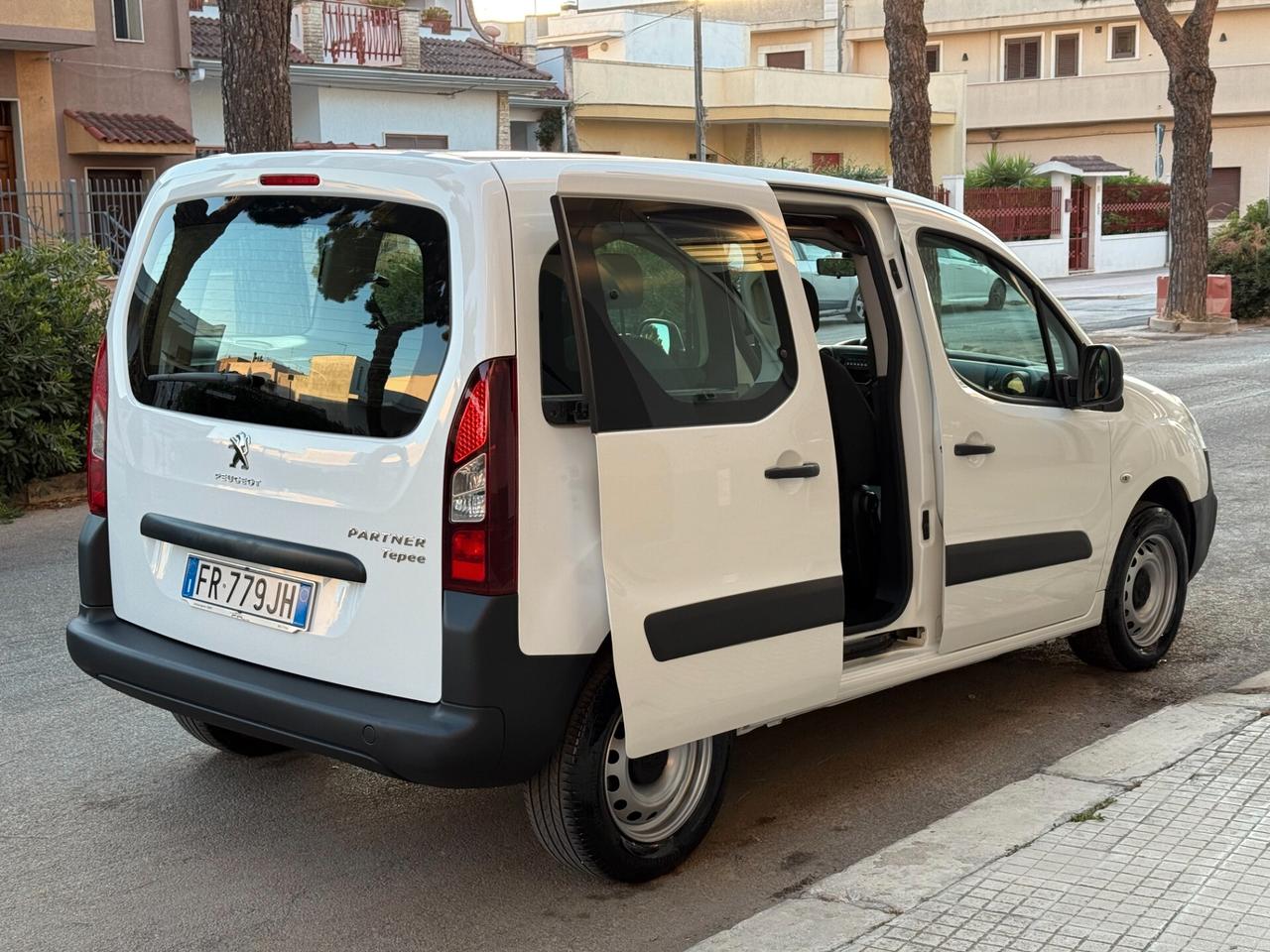Peugeot Partner Tepee BlueHDi 5POSTI AUTOCARRO N1