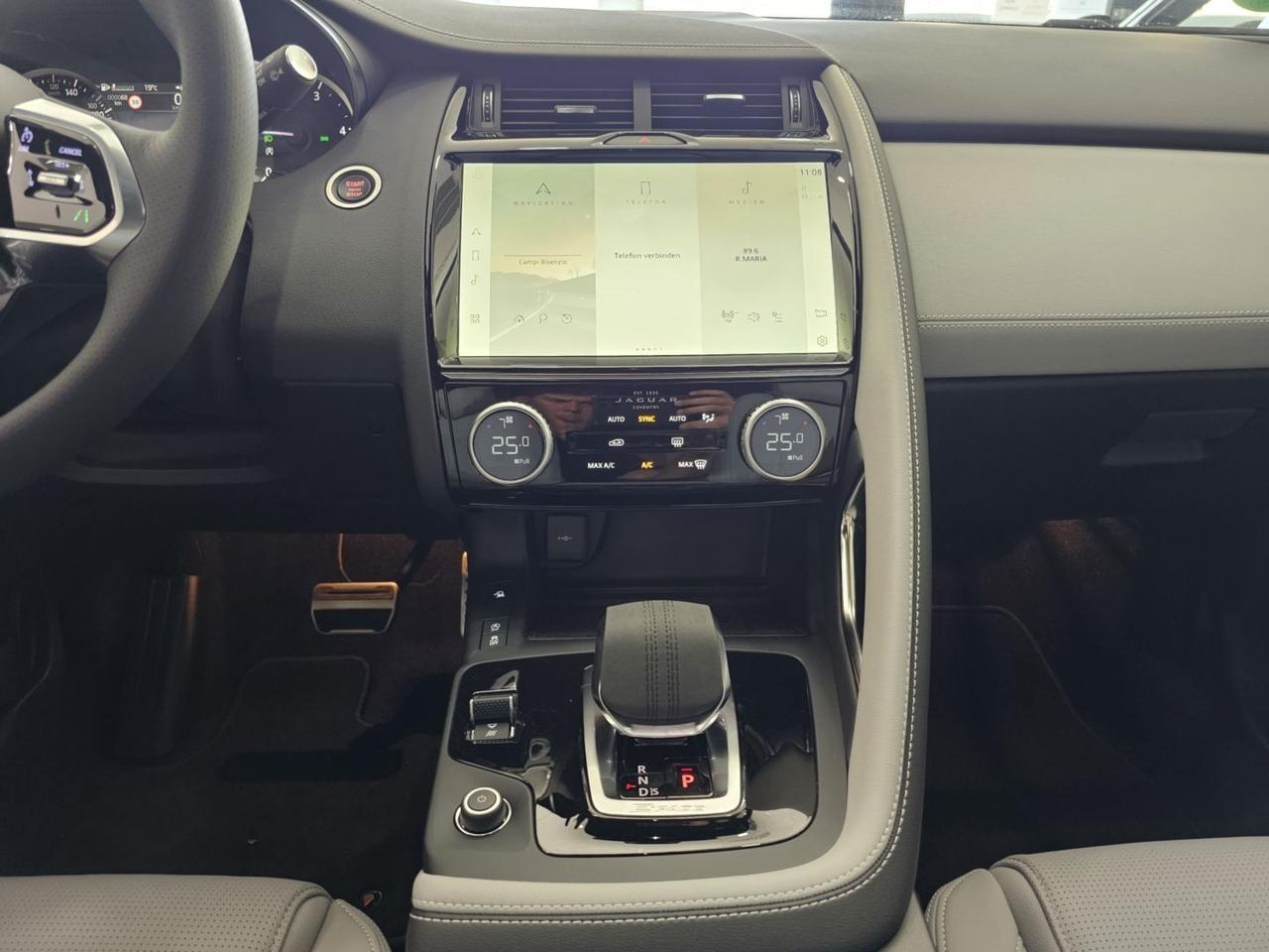 Jaguar E-Pace R-Dynamic SE Navi Camera Tetto C.20" LED BlackPack