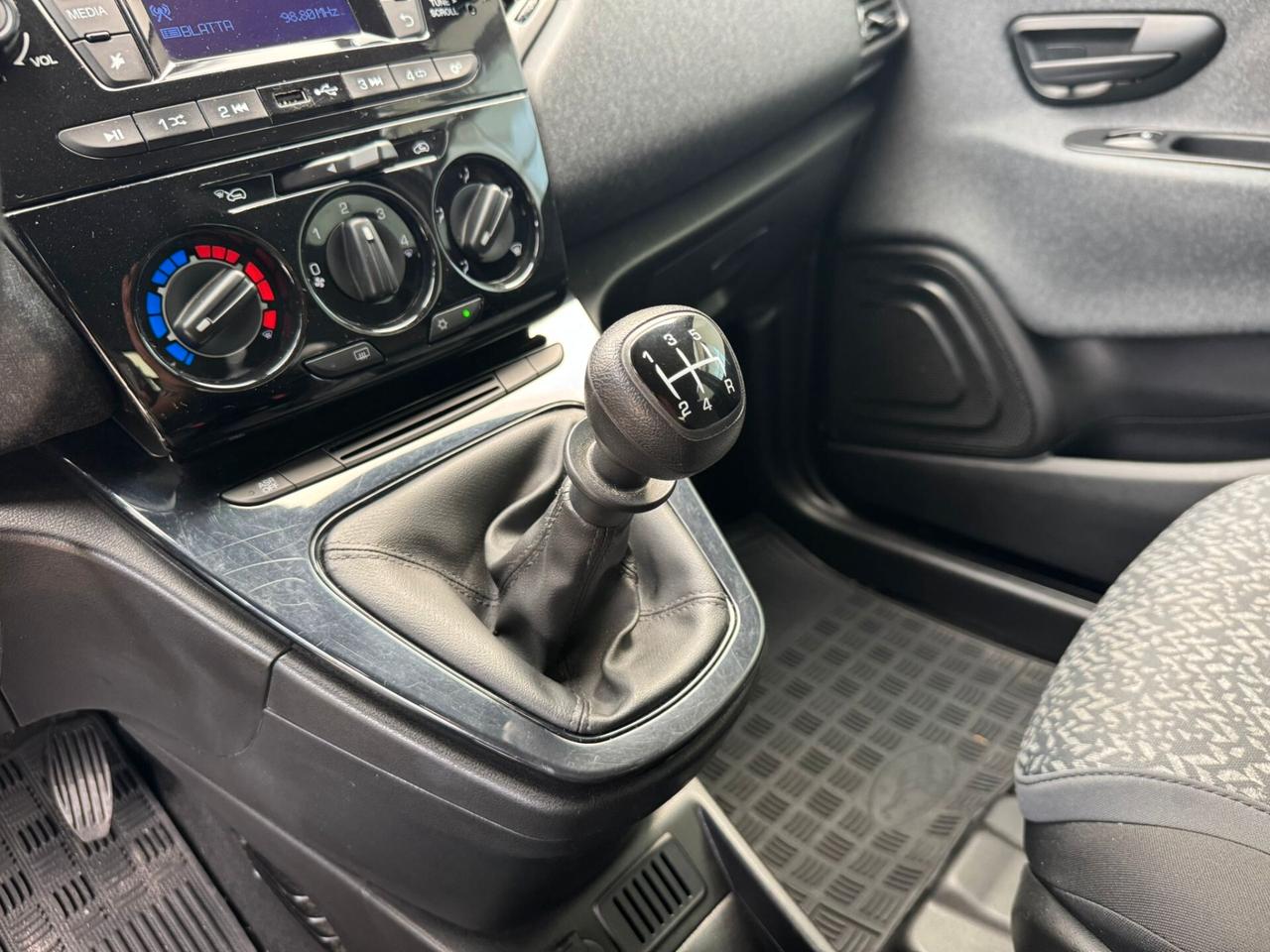 LANCIA YPSILON 1.2 69CV 2018!!! GPL DI CASA MADRE!!!
