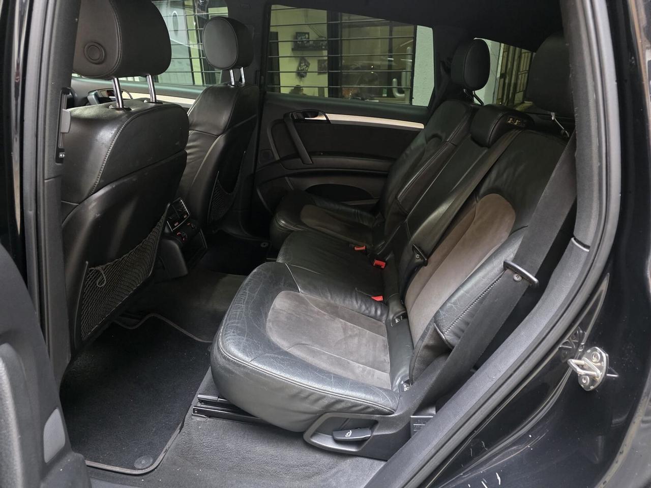 AUDI Q7 3.0 TDi S line- 7 POSTI