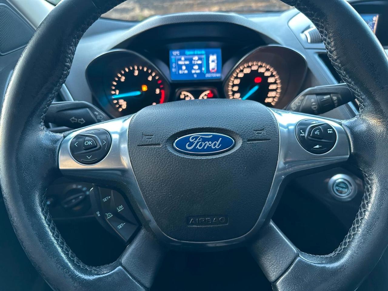 Ford Kuga 2.0 TDCI 140 CV 4WD Powershift Titanium