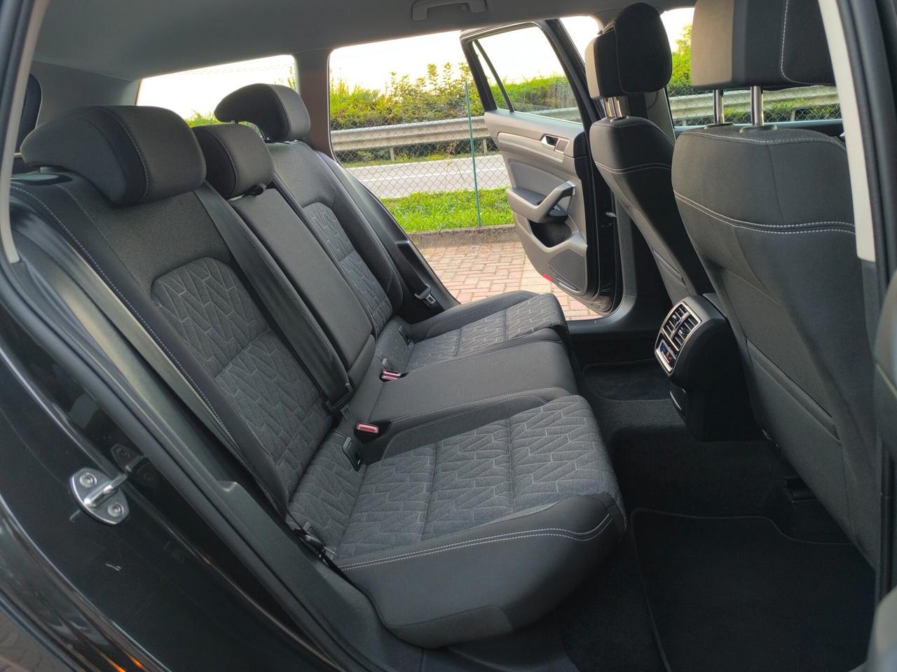 Volkswagen Passat Variant 2.0 TDI SCR 122 CV EVO DSG Business