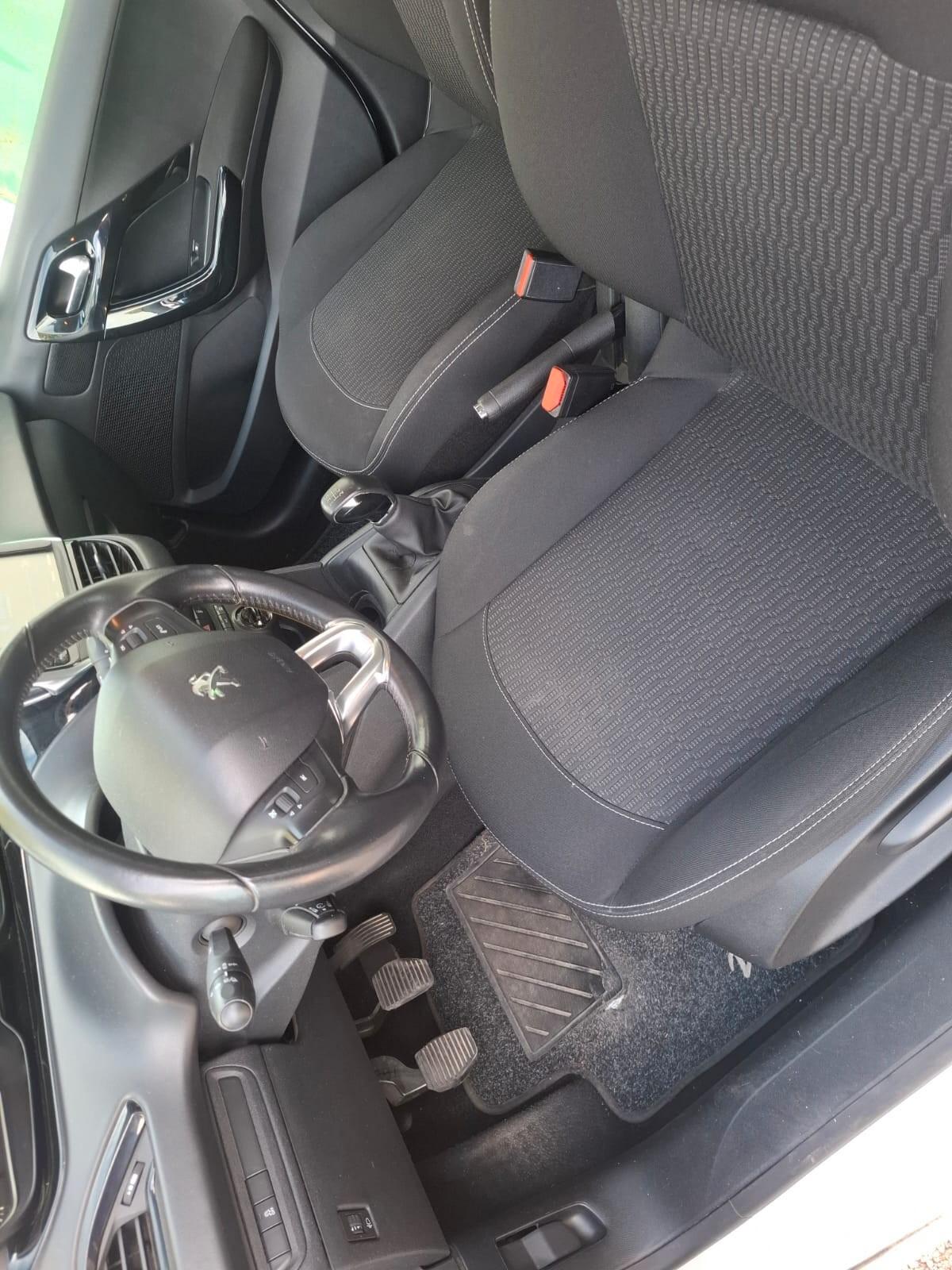 Peugeot 208 BlueHDi 75 5 porte Allure
