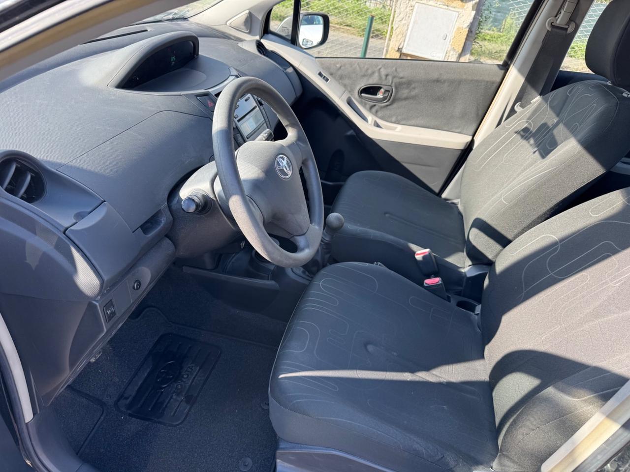 Toyota Yaris 1.0 5 porte Sol NEOPATENTATI