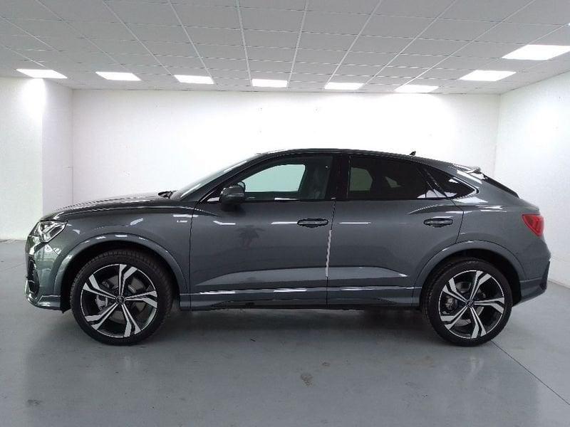 Audi Q3 Sportback 40 2.0 tdi Identity Black quattro 193cv s-tronic