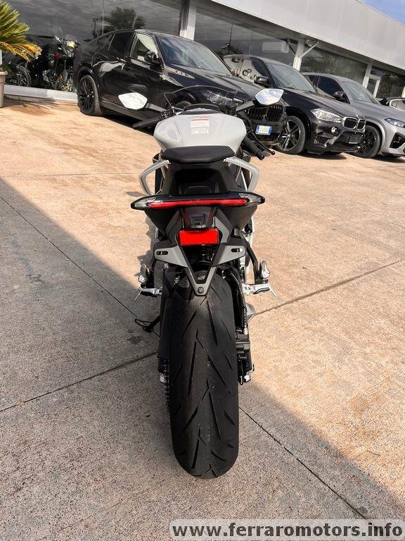 Cf Moto 675 sr-r piccolo mostriciattolo a 75 euro al mese senza anticipo