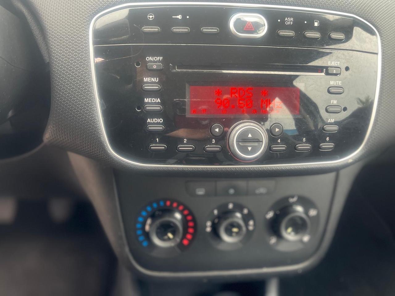 Punto Fiat g punto 5P-1.4-77cv- metano -full-2012