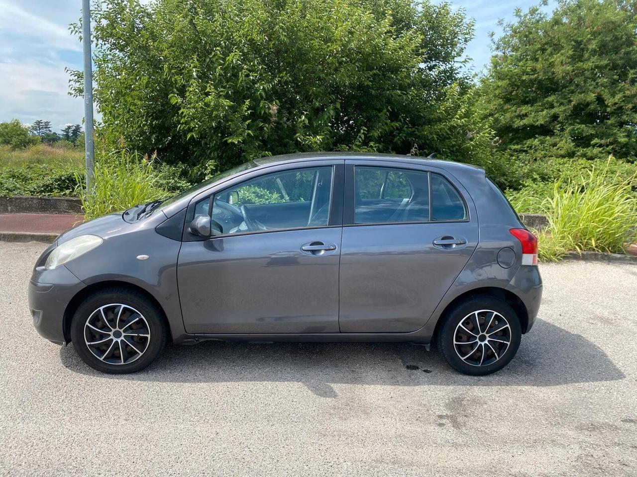 Toyota Yaris 1.0 5 porte Sol SOLI 130.000 KM CERTIFICATI UNICO PROPRIETARIO ADATTA AI NEOPATENTATI