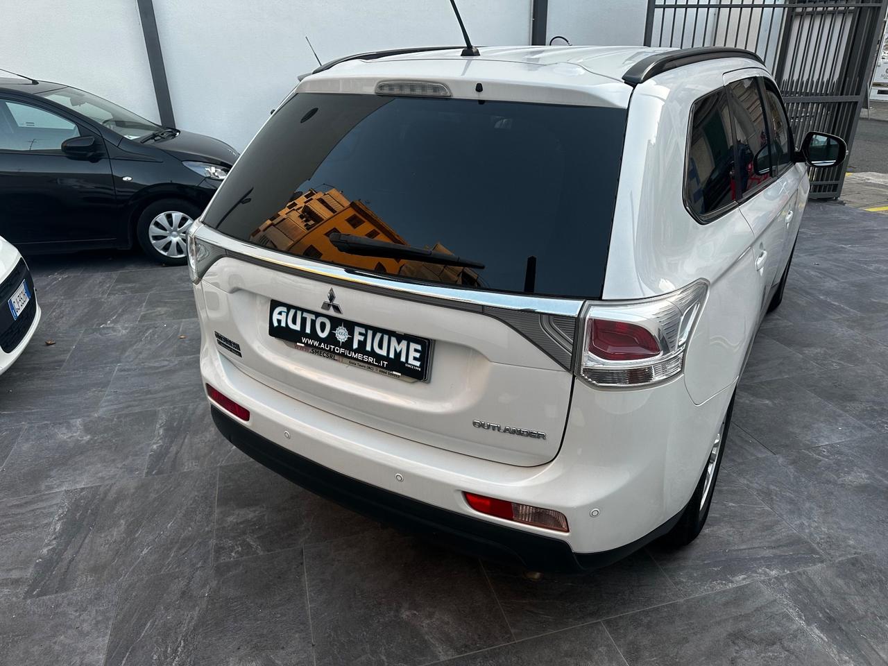 Mitsubishi Outlander 2.2 DI-D 4WD Intense