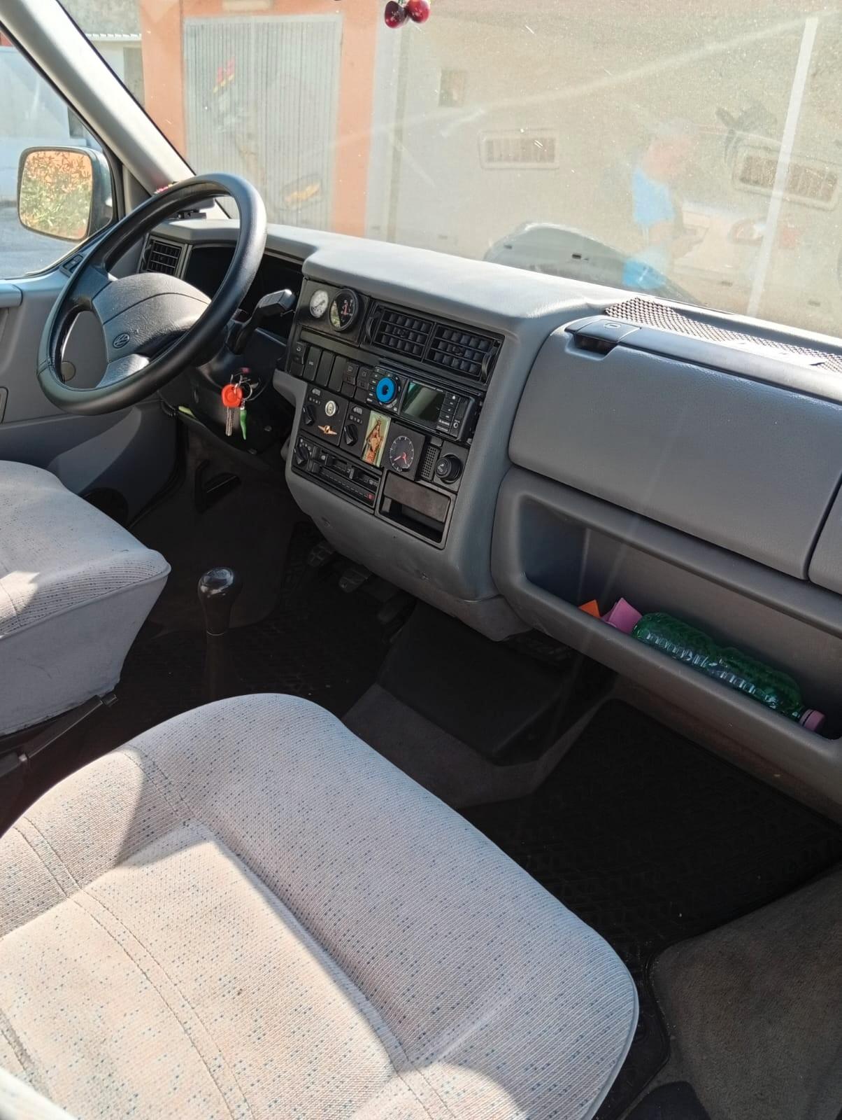 Volkswagen Transporter 1.9 TD cat Caravelle