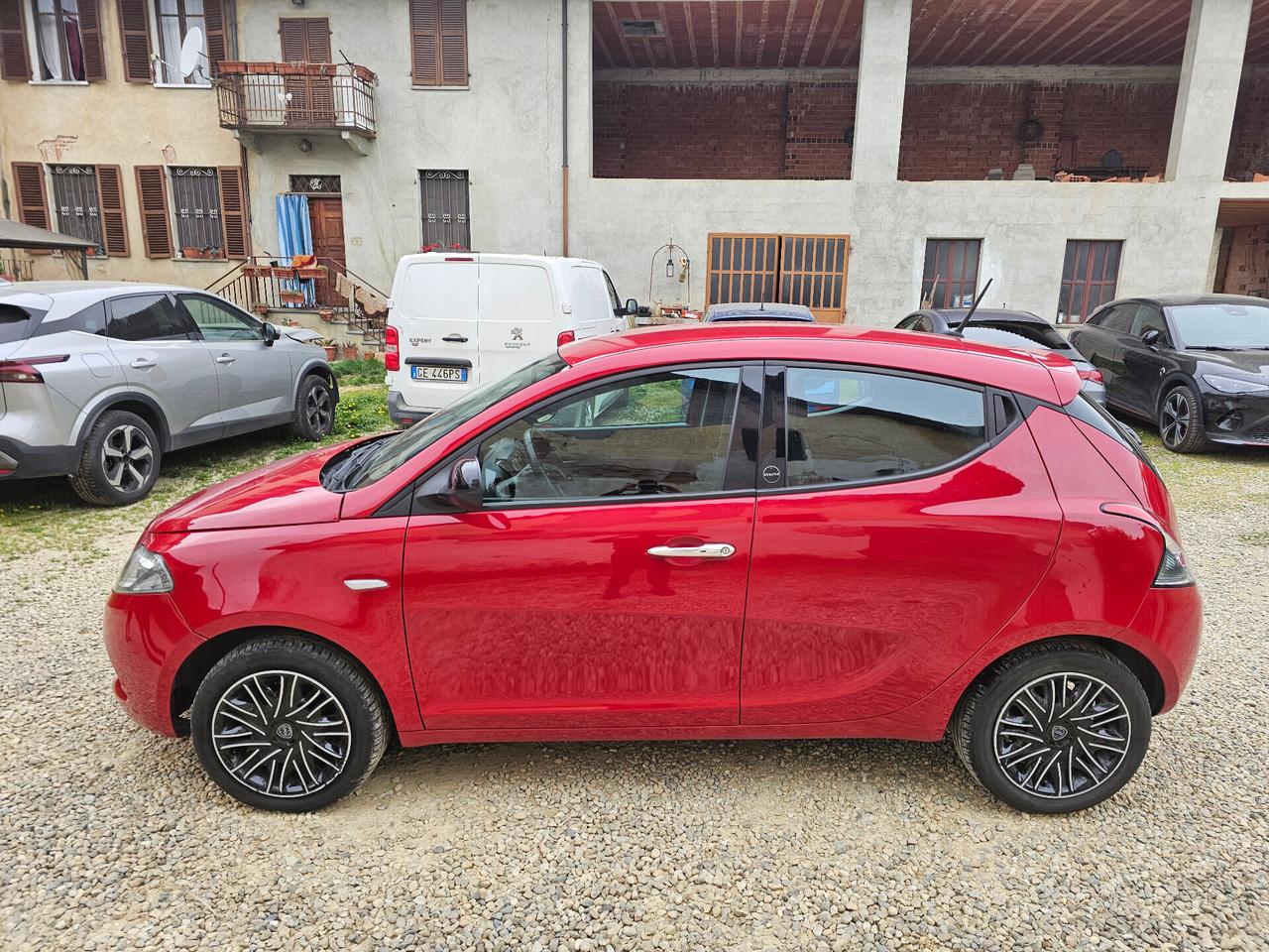 Lancia Ypsilon 1.0 FireFly 5 porte S&S Hybrid Ecochic Silver
