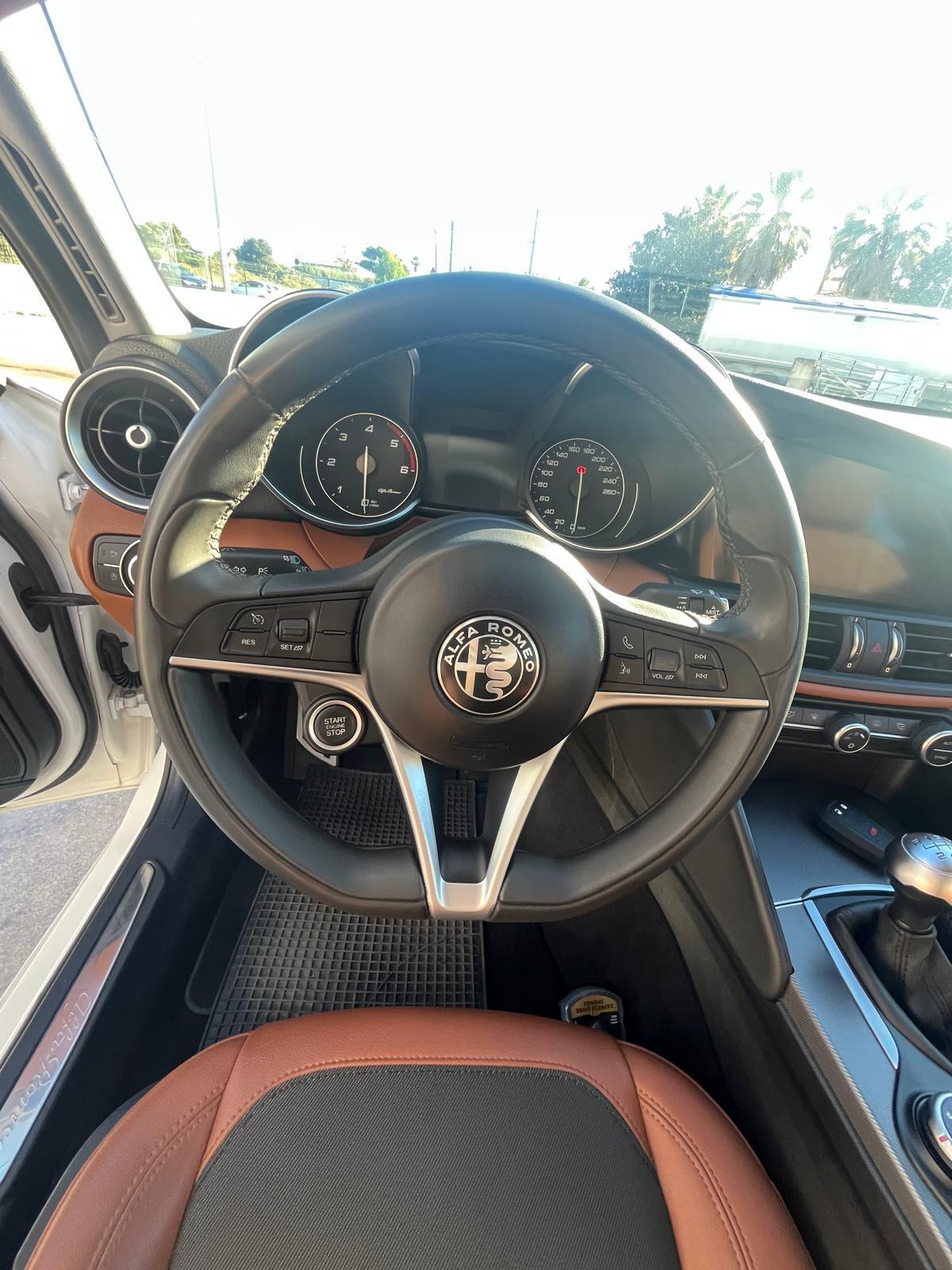 Alfa Romeo Giulia 2.2 Turbodiesel 180 CV AT8 Business Sport Launch Ed.