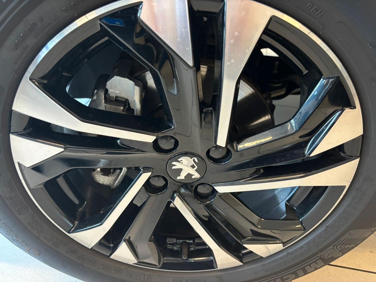 Peugeot 2008 ALLURE NAVI BlueHDi 110 6mt SPOTICAR