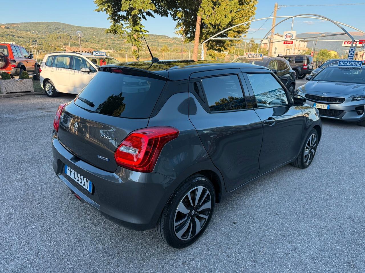 "UNA CHICCA" Suzuki Swift 1.2 Hybrid Top + GPL