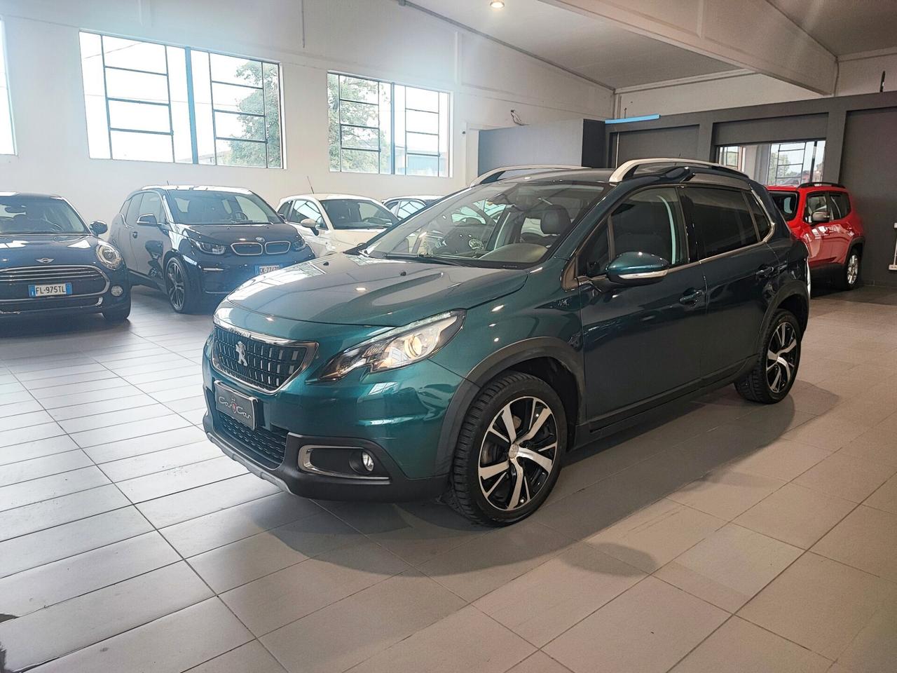 Peugeot 2008 1.2 PureTech 110 EAT6 Allure • Navi • LED • Retrocamera • Cerchi 17