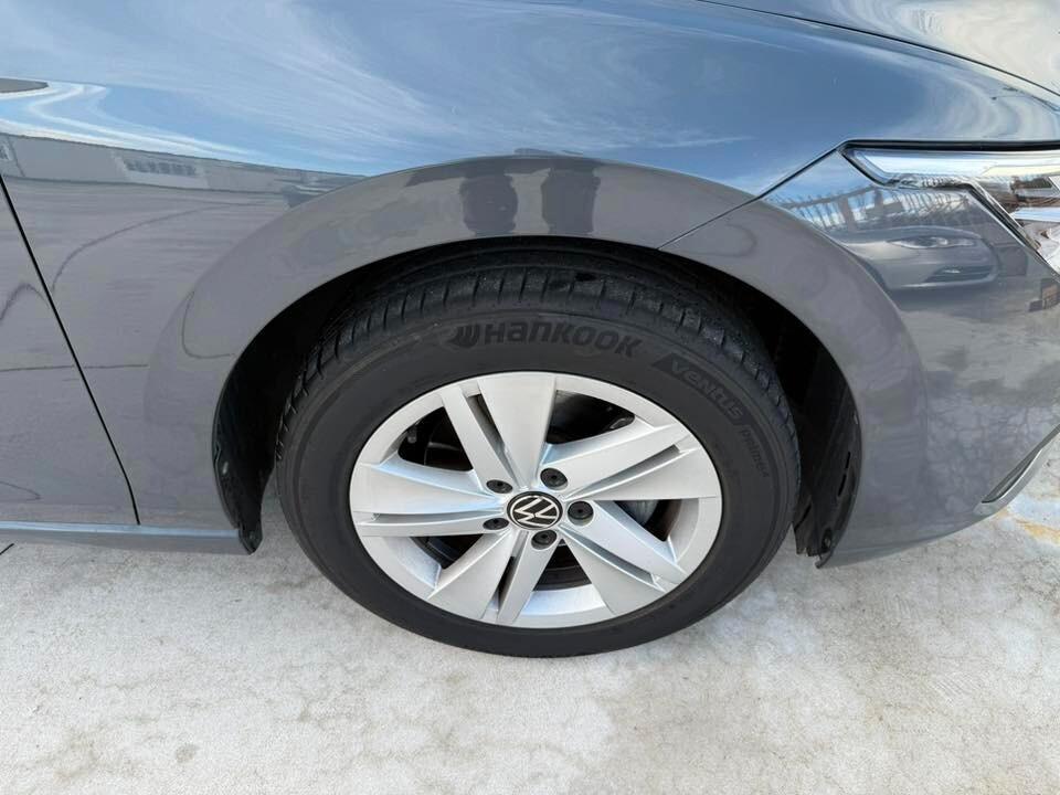 Volkswagen Golf 2.0 TDI -DSG- LUCI S-LED