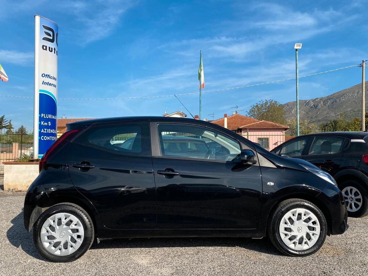 Toyota Aygo Connect 1.0 VVT-i 72 CV 5 porte x-wave