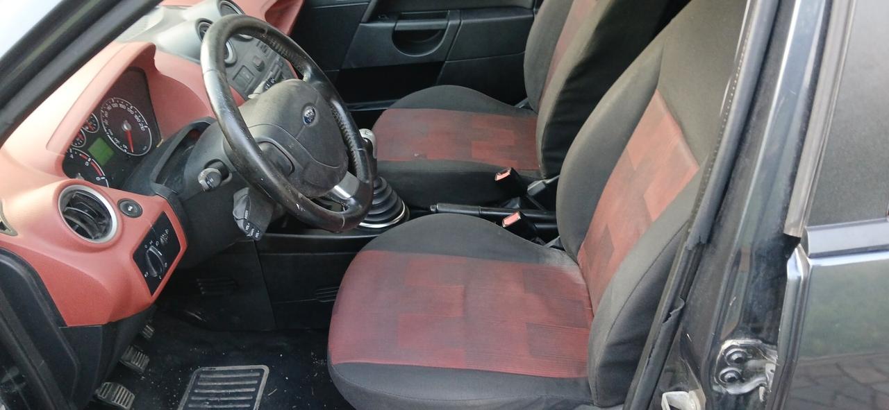 Pochi km diesel neopatentati Ford fiesta