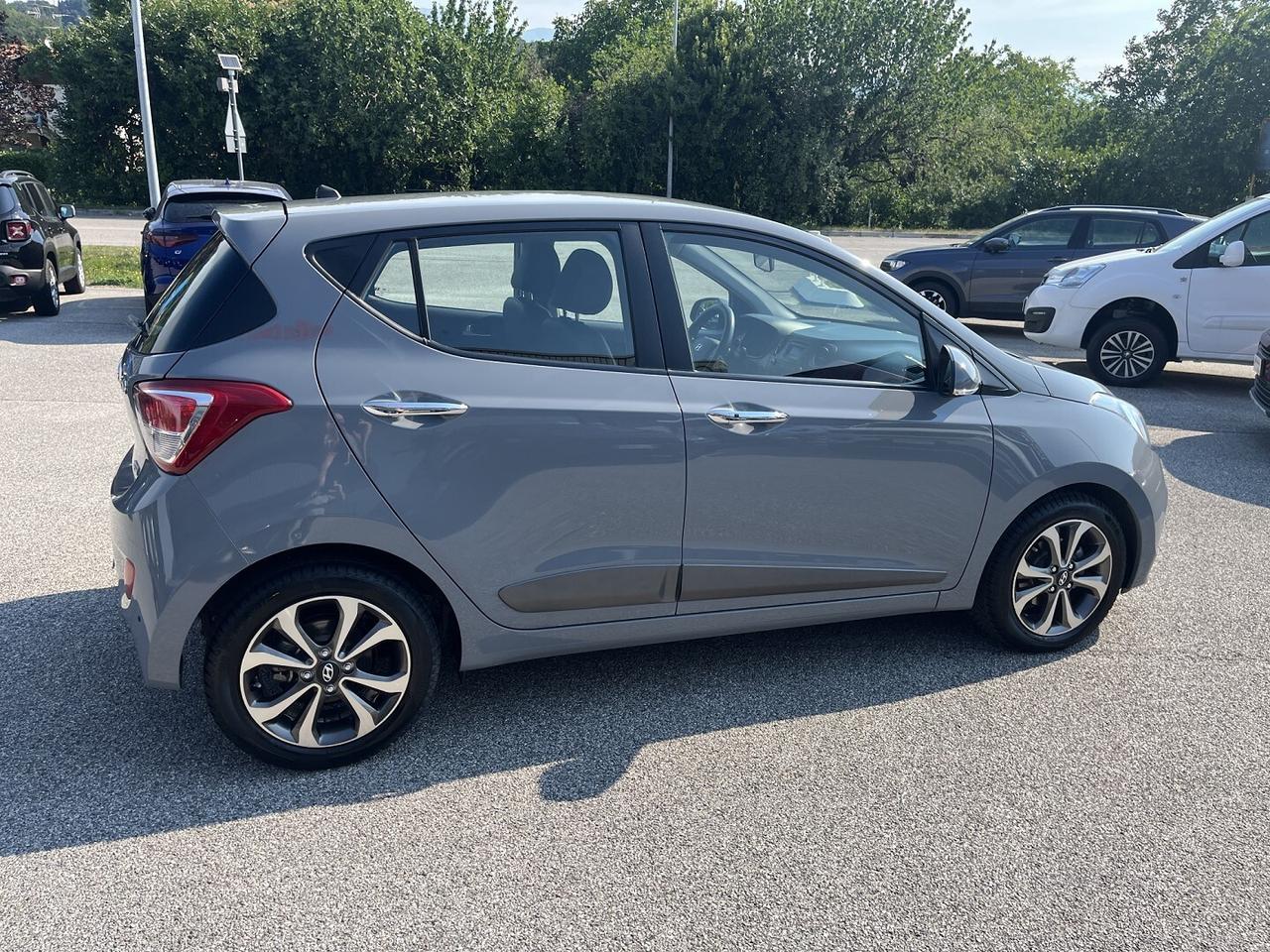 hyundai i 10 1200 cc STYLE