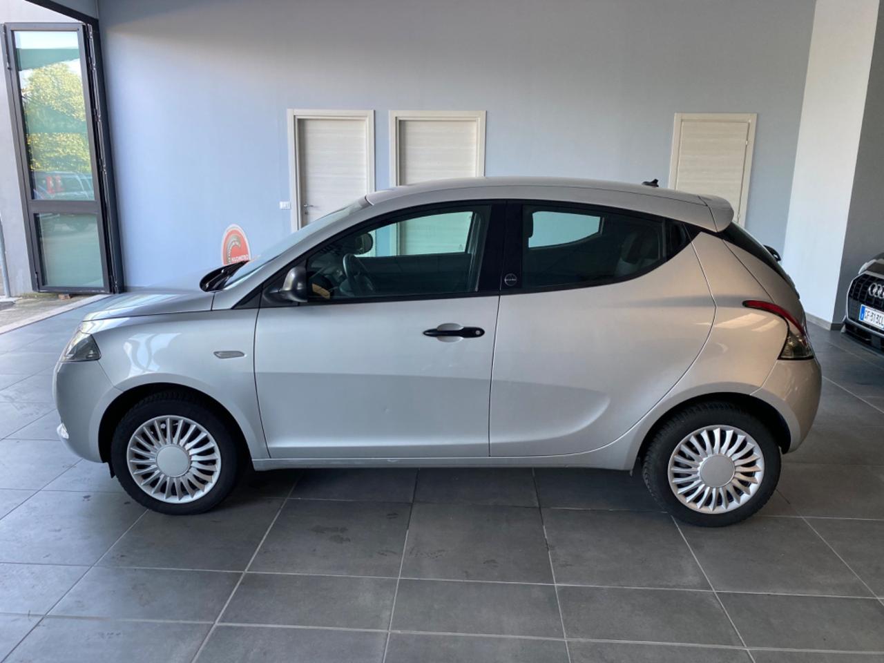 Lancia Ypsilon 1.2 69 CV SI NEOPATENTATI 5 porte GPL Ecochic Monogram