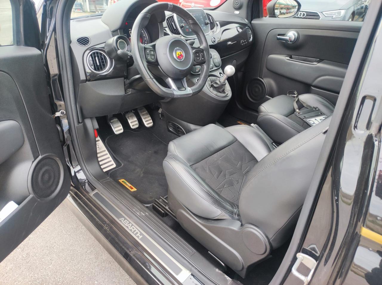 Abarth 595 1.4 Turbo T-Jet 165 CV Scorpioneoro