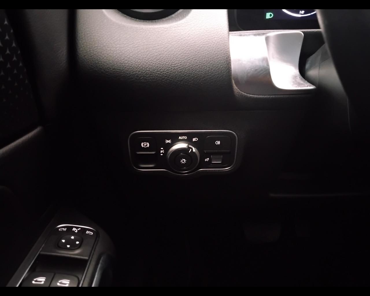 Mercedes-Benz GLB - X247 2023 - GLB 180 d Progressive Advanced auto