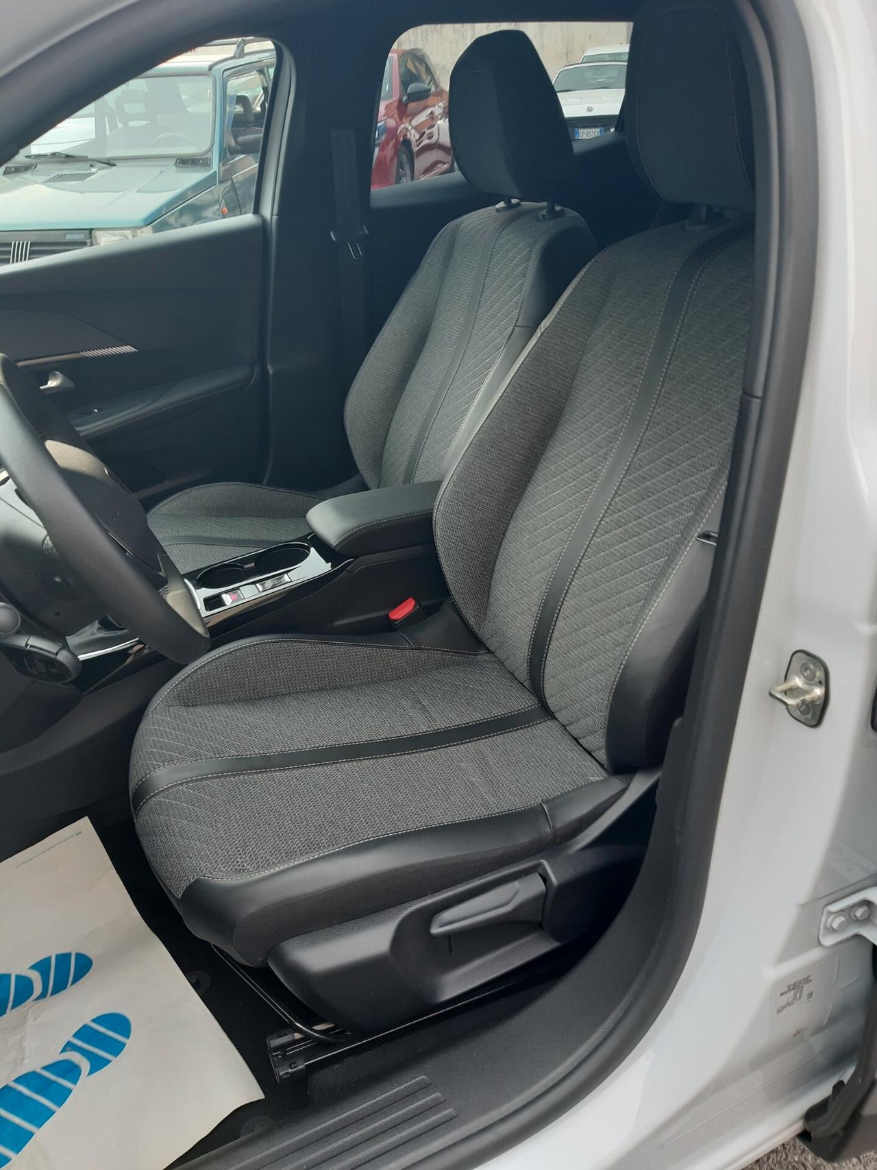 Peugeot 2008 PureTech 100 S&S Allure