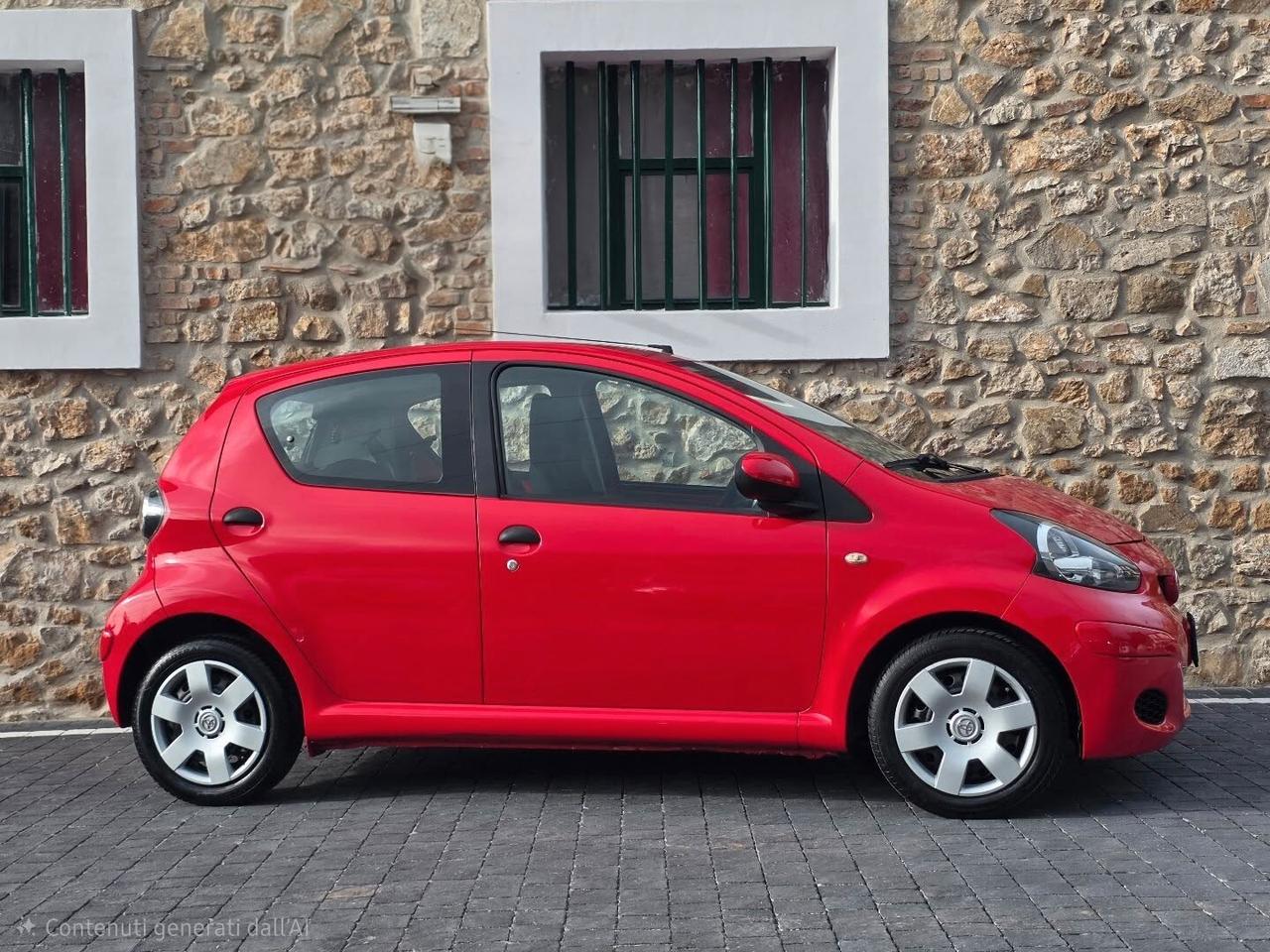 Toyota Aygo 1.0 12V VVT-i 5 porte Sol