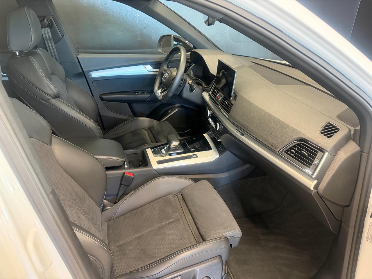 Audi Q5 40 2.0 tdi mhev 12V Identity Black quattro s-tronic