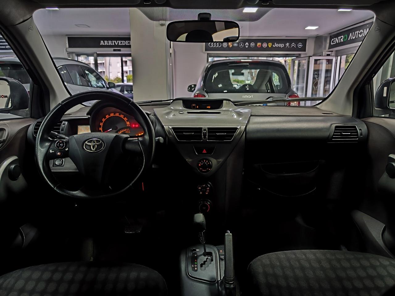 Toyota iQ 1.0 68cv Multidrive Automatica