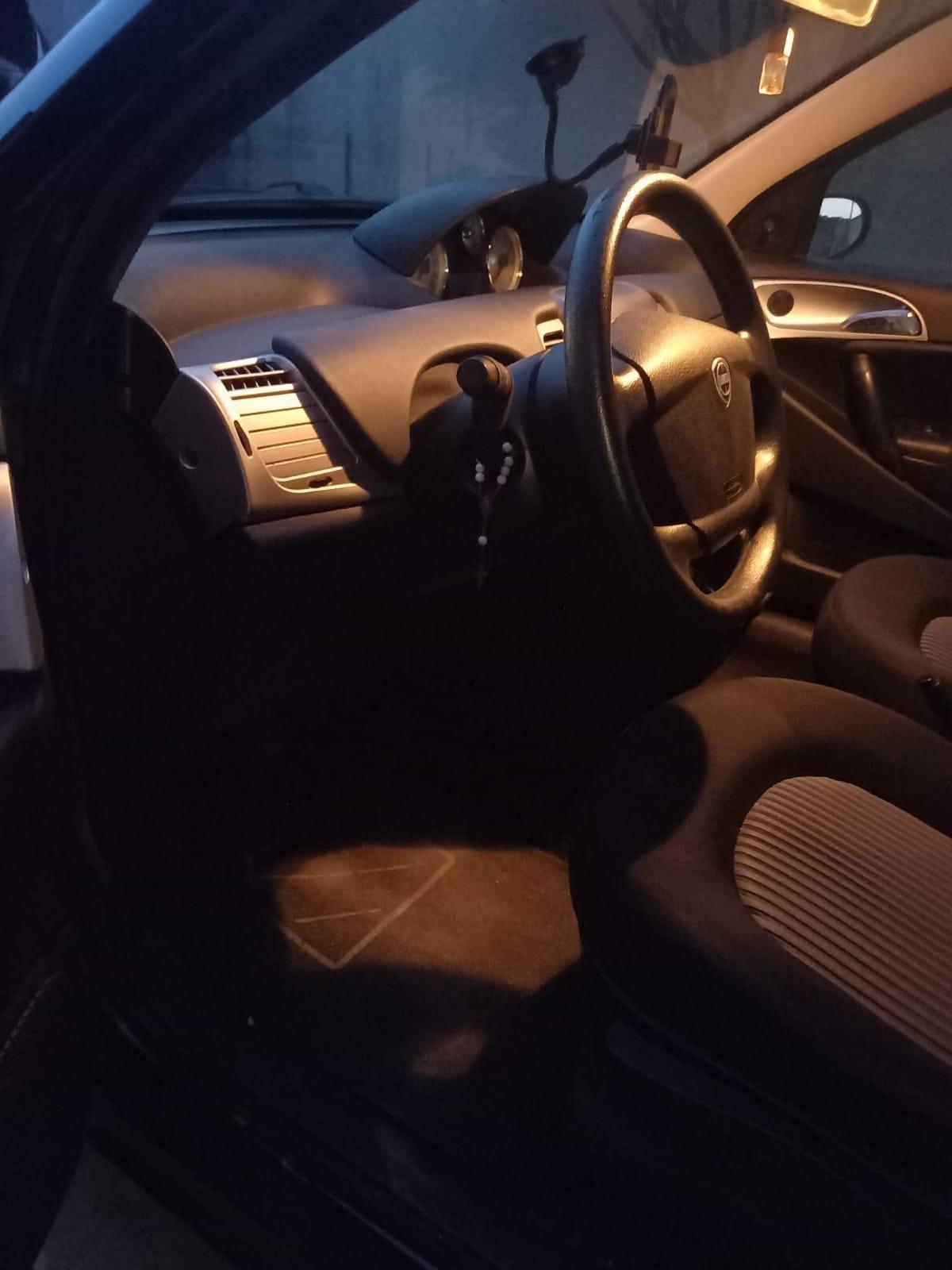 Lancia Ypsilon 1.3 MJT 75 CV Platino
