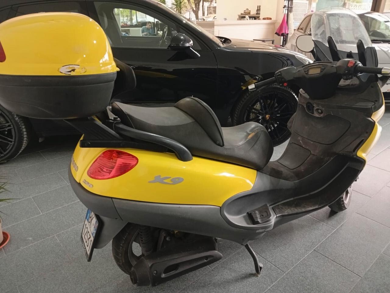 Piaggio X9 250