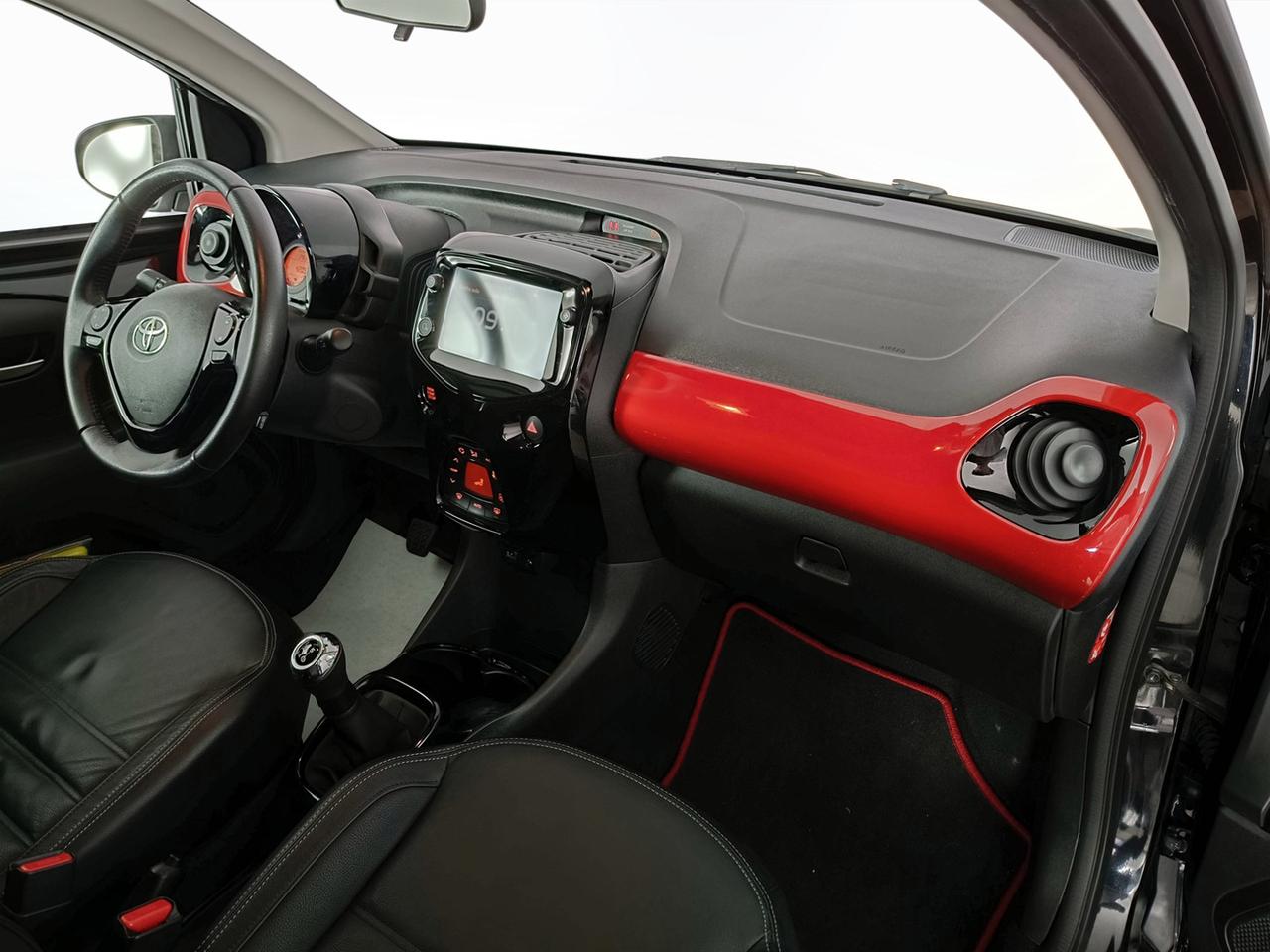 TOYOTA Aygo II 2018 5p - Aygo 5p 1.0 x-clusiv red pack 72cv