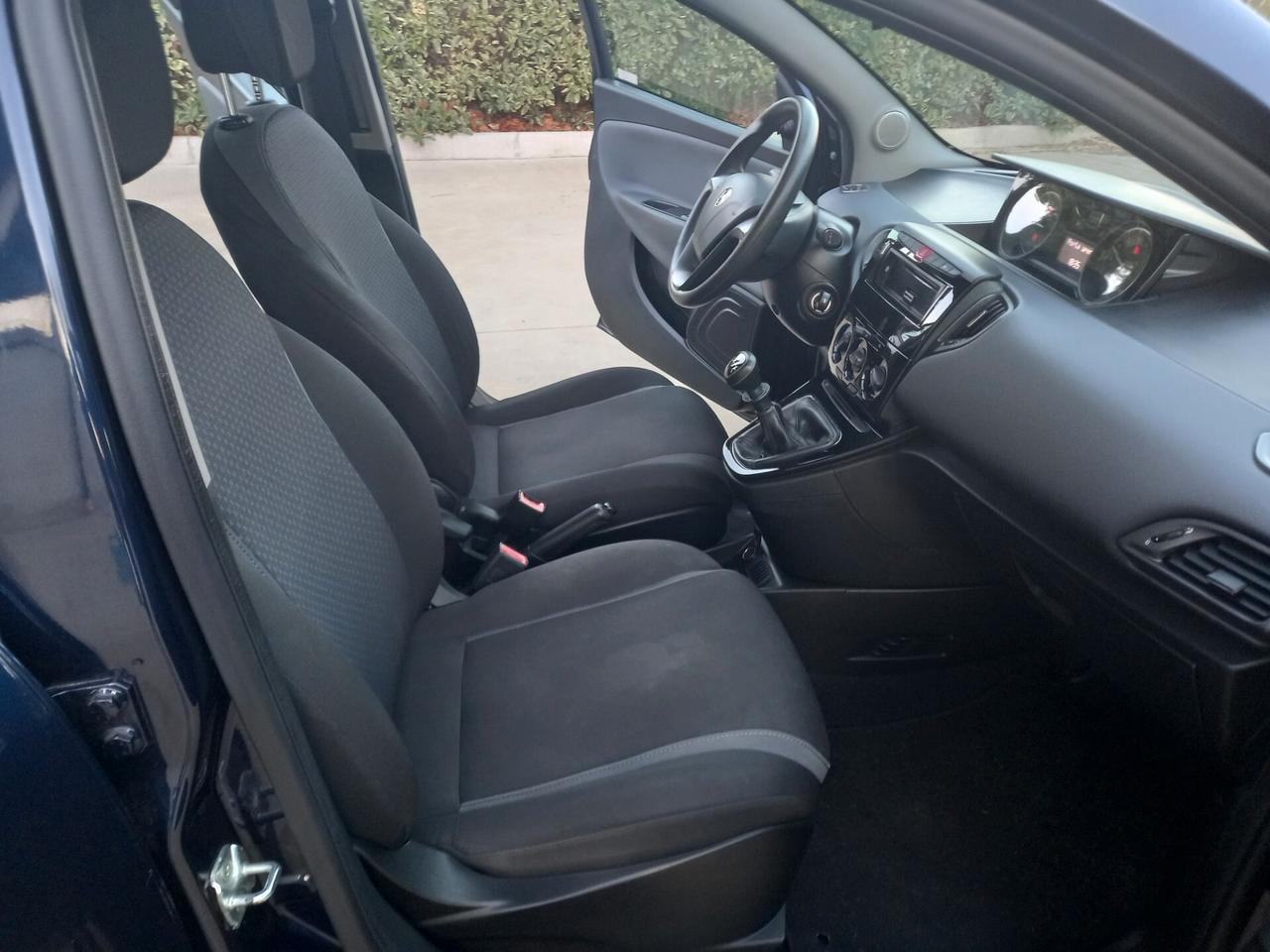 Lancia Ypsilon 1.2 69 CV