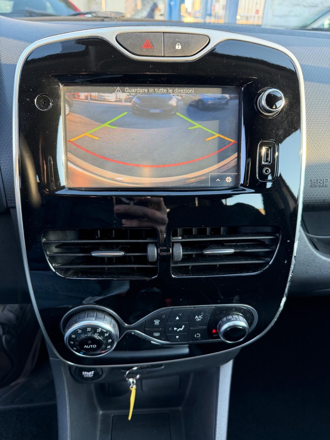 Renault Clio 1.2 benzina 75 cv 2015 navi retroc