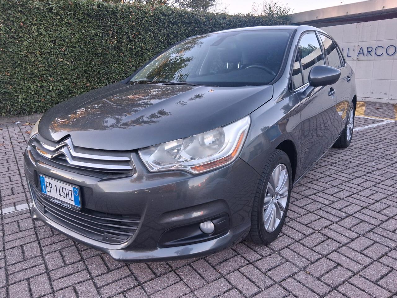 Citroen C4 1.4 VTi 95 Seduction..CELL 320 147 1147 WUATSAPP 3276540940